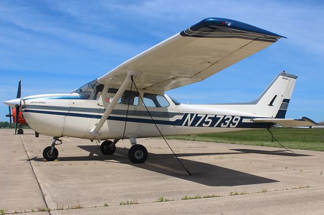 Cessna Skyhawk (N75739)