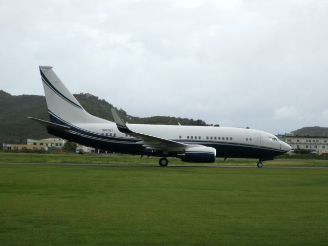 Boeing 737-700 (N8767)