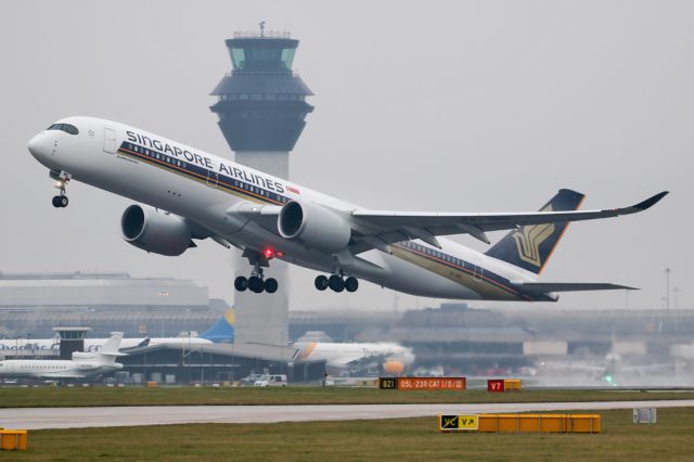 Airbus A350-900 (9V-SMQ) - SIA51 taking off at the start of the return flight to Singapore