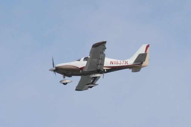 Cessna 400 (N1537R) - Cessna 400 (N1537R) on approach to Sarasota-Bradenton International Airport following a flight from Grand Bahama Island