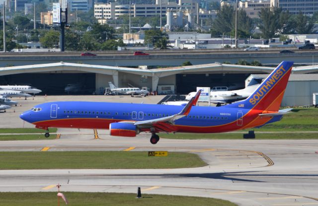 Boeing 737-800 (N8609A) - Landing RWY 28R