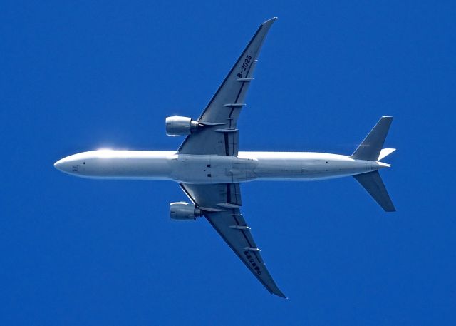 BOEING 777-300 (B-2025)