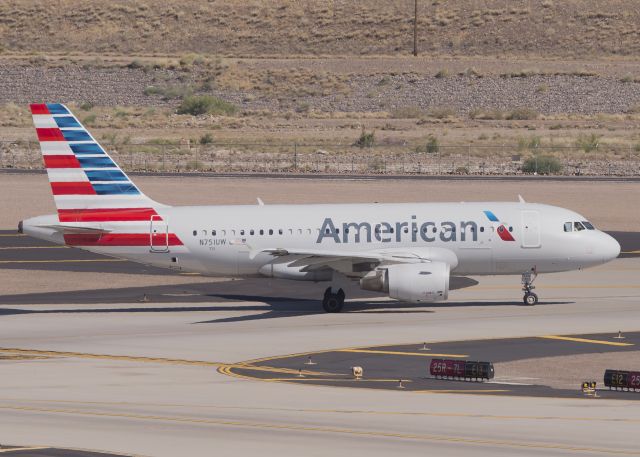 Airbus A319 (N751UW)