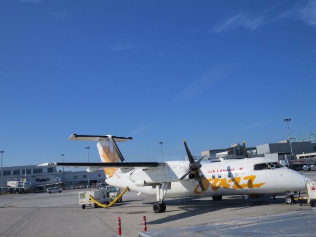 de Havilland Dash 8-100 (C-GJMI)