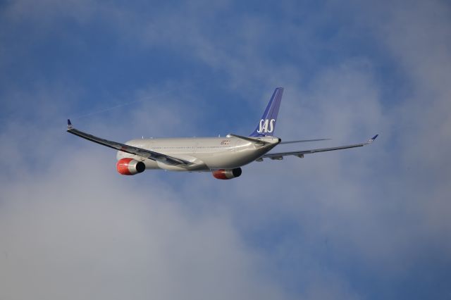 Airbus A330-300 (LN-RKU)