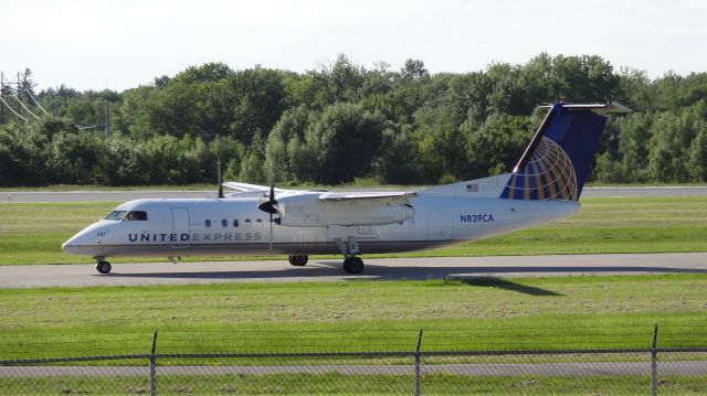 de Havilland Dash 8-200 — - The usual commuter for ROC, operated by Commutair! (see what I did there? :D)