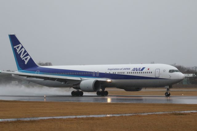 BOEING 767-300 (JA8677) - 22 December 2016:HKD-HND.