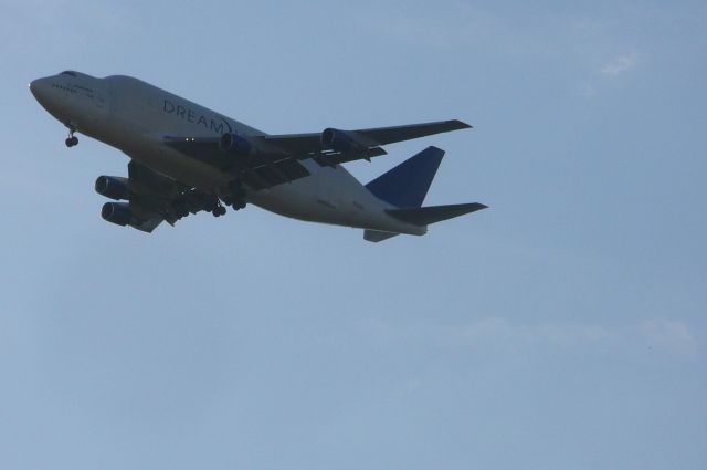 — — - ugly but effective: one of the three Dreamlifters during final (rwy 15), arriving from Grottaglie, Southern Italy