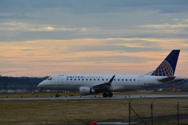 Embraer 170/175 (N855RW)