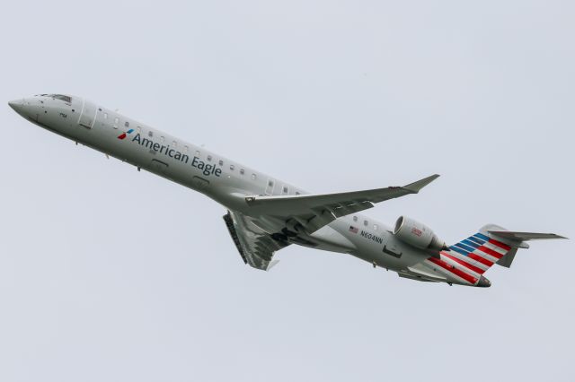 Canadair Regional Jet CRJ-900 (N604NN)