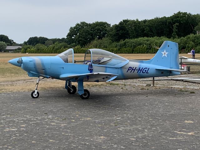 SEQUOIA Falco (PH-HGL) - Nice bird waiting for the next ride