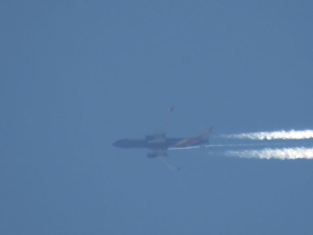 Boeing 737-800 (N8692F)