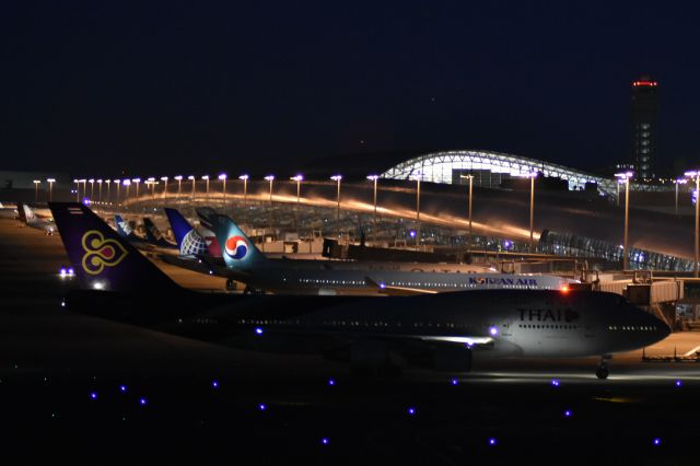 Boeing 747-400 (HS-TGX)