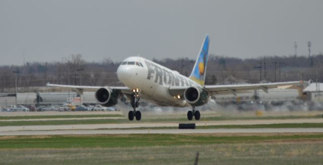 Airbus A318 (N802FR) - N802FR lifting off from Runway 33 in KFSD.