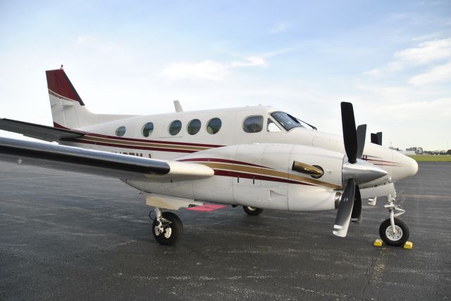 Beechcraft King Air 90 (N127MU)