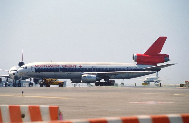 McDonnell Douglas DC-10 (N154US) - Taxing at KLAX Intl Airport on 1989/08/28