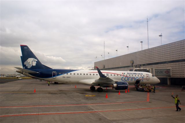 Embraer ERJ-190 (XA-AAC)