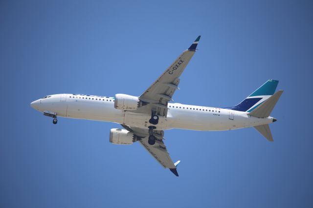 Boeing 737 MAX 8 (C-GXAX)