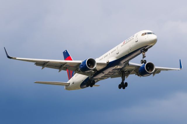 Boeing 757-200 (N548US)
