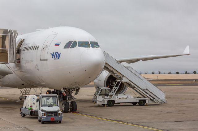 Airbus A330-200 (EI-GCU)