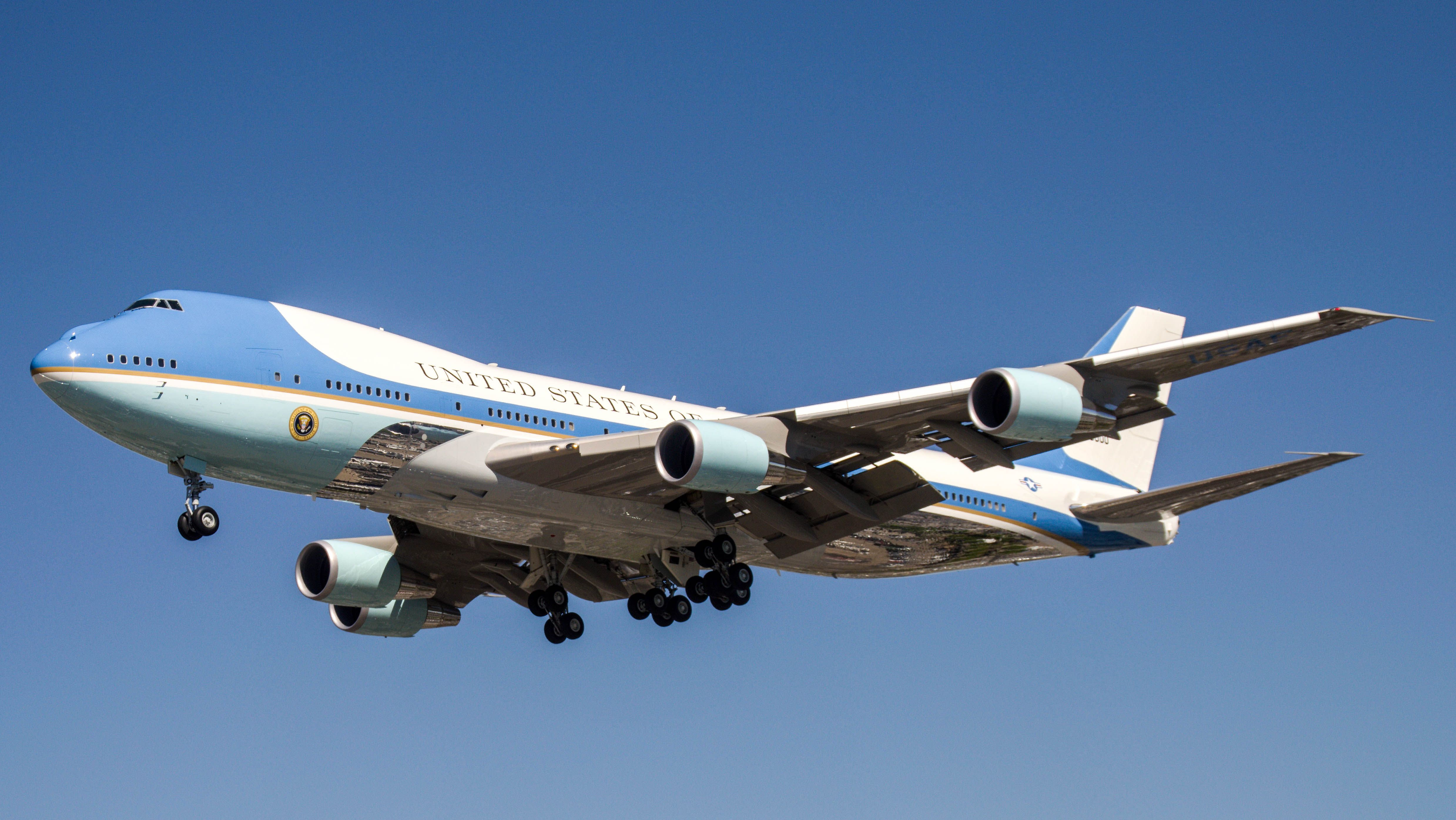 Boeing 747-200 (92-9000)