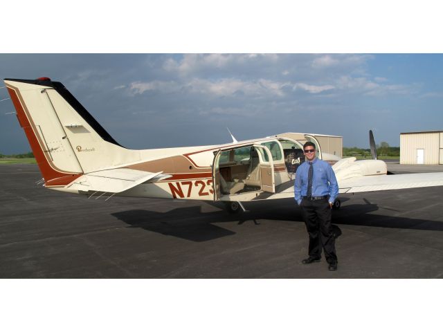 Beechcraft Baron (58) (N7237X) - First Officer Matt Hinz.