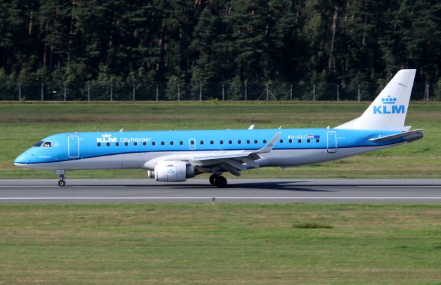 Embraer ERJ-190 (PH-EZC)