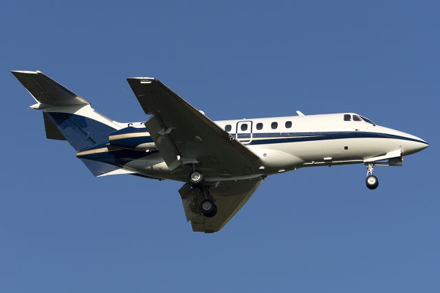 Hawker 800 (C-GSQC) - Arrival at the Hawker Beechcraft facilities. September 2013