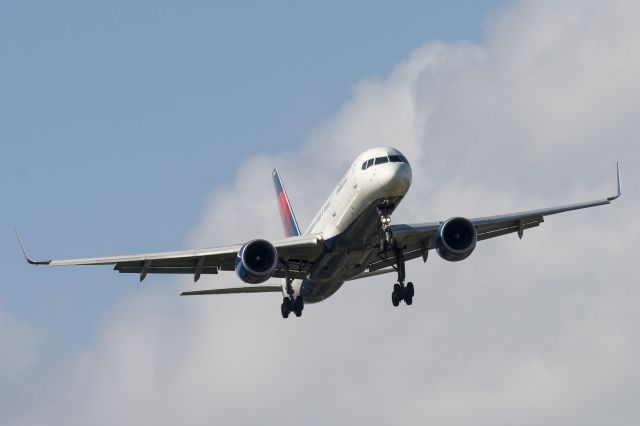 Boeing 757-200 (N548US)