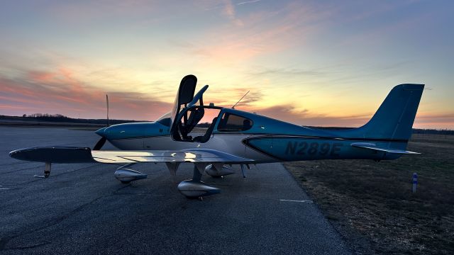 Cirrus SR-22 (N289E)