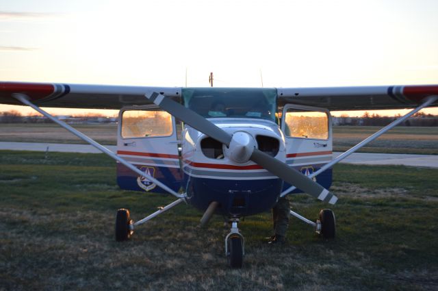 Cessna Skyhawk (N99750) - CAP N9975D glider tow aircraft arriving from Ankeny Regional Airport, KIKV, at 7:10 AM.  Taken April 9, 2016 with Nikon D3200.  