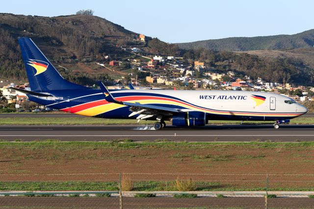 Boeing 737-800 (G-NPTB)