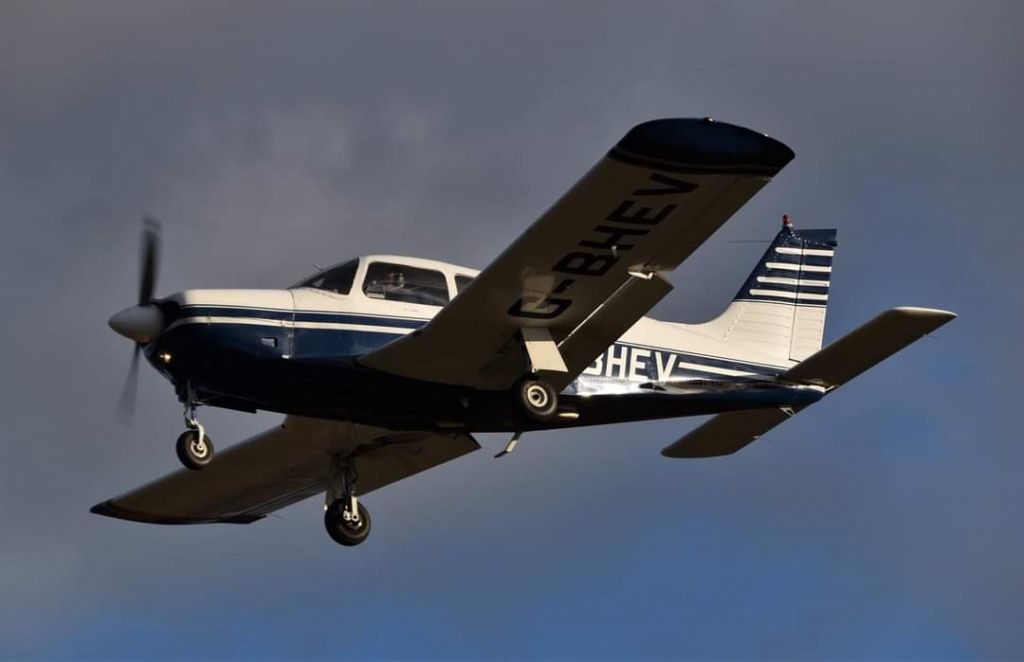 Piper Cherokee (G-BHEV)