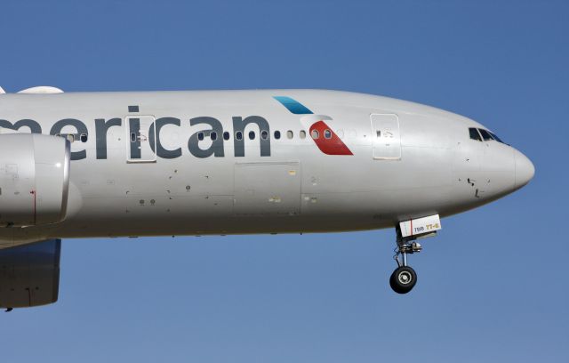 Boeing 777-200 (N793AN)