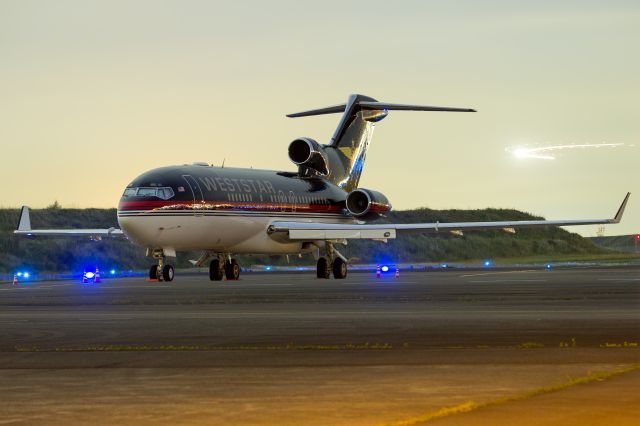 Boeing 727-100 (N800AK)