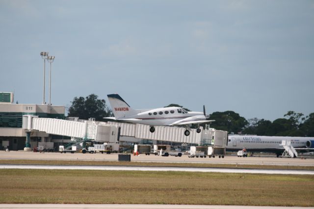 Cessna 421 (N488DM)