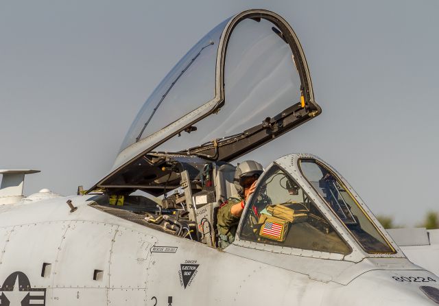 Fairchild-Republic Thunderbolt 2 (80-0224) - Pilot prepares his bird for flight at Airshow London 2017