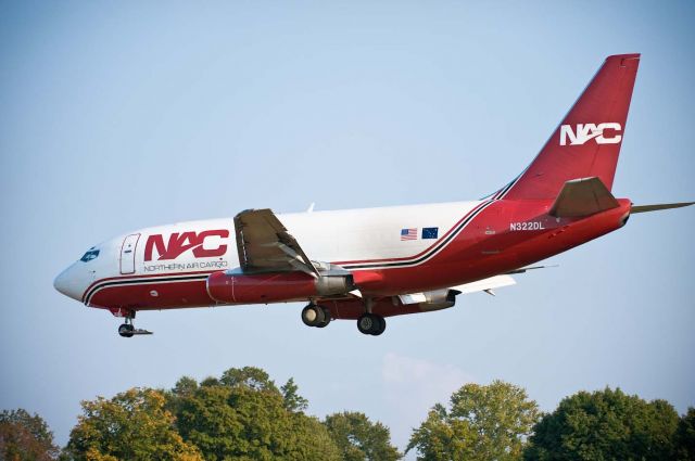 Boeing 737-200 (N322DL) - NAC970 arriving Hickory from KLRD 13.Oct.2010