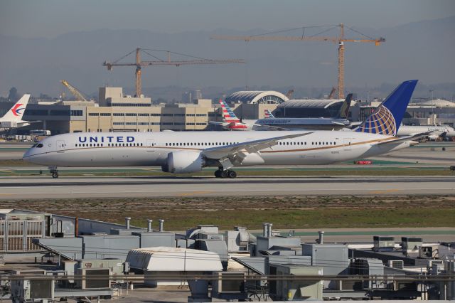 BOEING 787-10 Dreamliner (N12003)