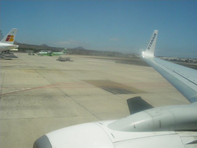 Boeing 737-800 (EI-DWV)