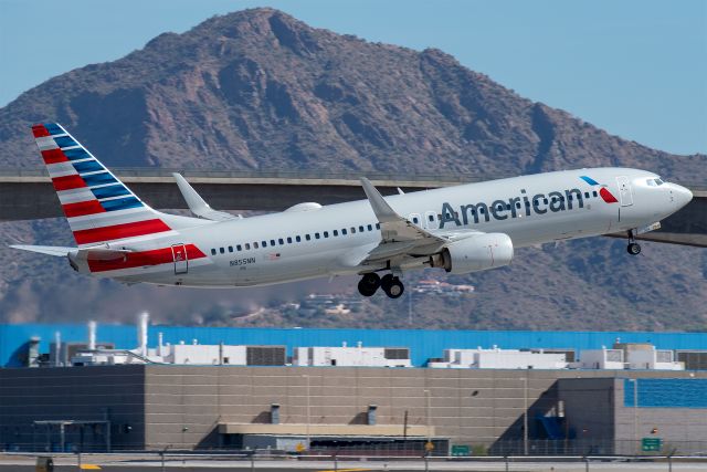 Boeing 737-800 (N855NN)