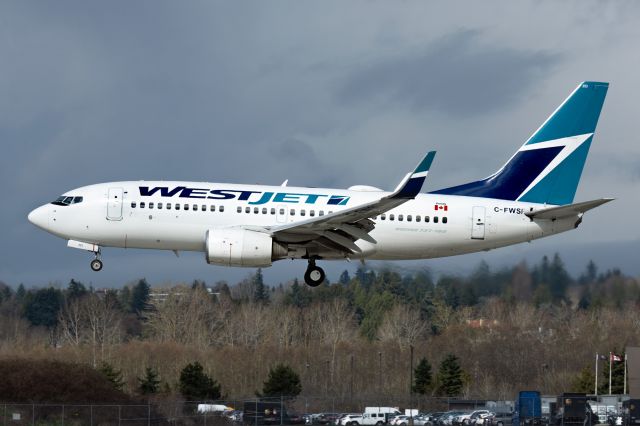 Boeing 737-700 (C-FWSI)