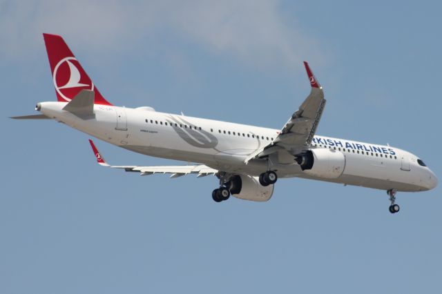 Airbus A321neo (TC-LPI)