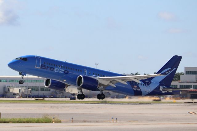 N203BZ — - Breeze Flight 244 departs Runway 6 at Southwest Florida International Airport enroute to Harry Reid International Airport