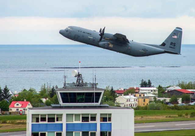 SKV88605 — - US Air Force does a fly by at Reykjavik domestic airport during flight day in the city.