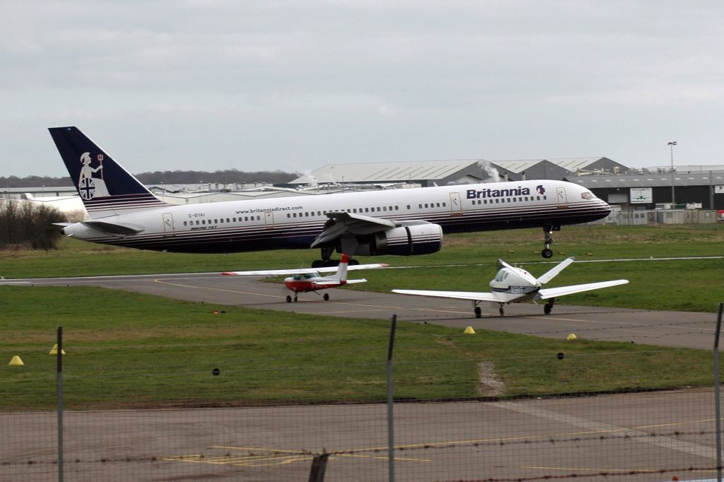 Boeing 757-200 (G-BYAI) - Britannia Airways (TUI) - B757-204WL (G-BYAI) touching down at CVT. (Photo Mar 2005)
