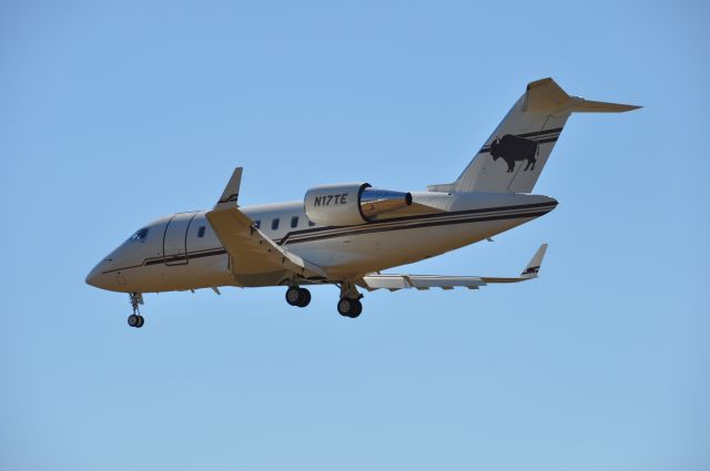 Canadair Challenger (N17TE)