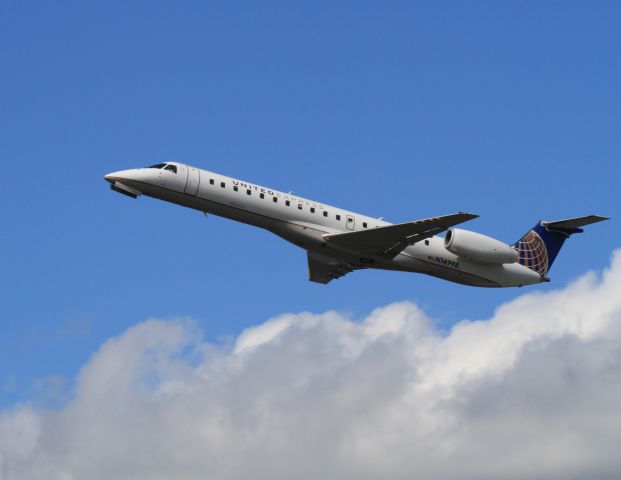 Embraer ERJ-135 (N14998)