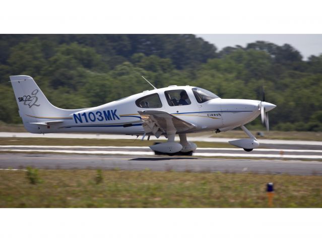 Cirrus SR-22 (N103MK)