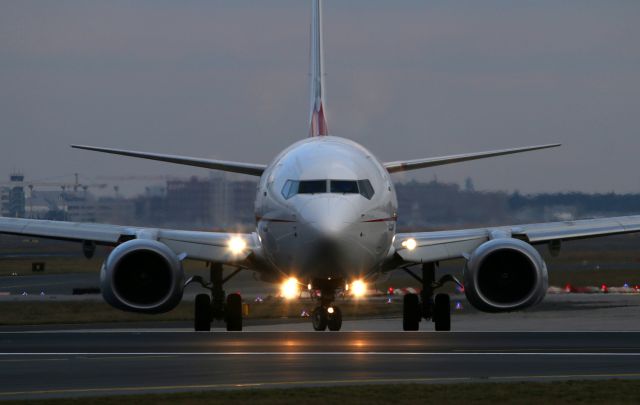 Boeing 737-800 (7T-VKK)